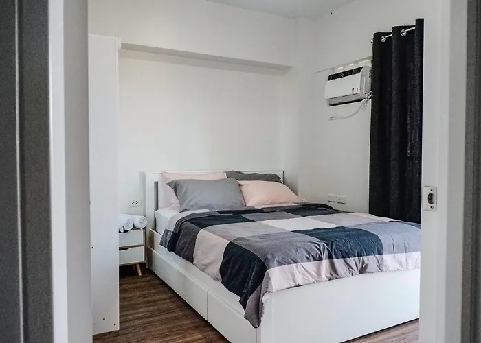 2br With Balcony And Pool Near Robinsons Pinas