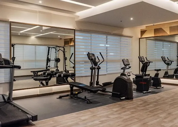 2br With Balcony And Pool Near Robinsons Pinas