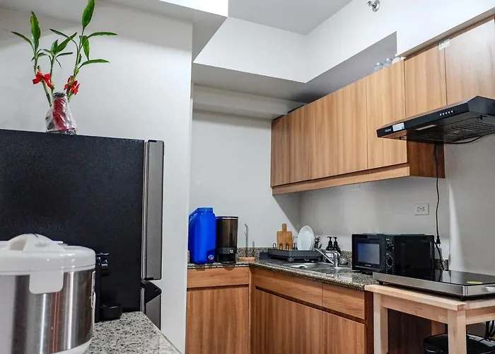 2br With Balcony And Pool Near Robinsons Pinas