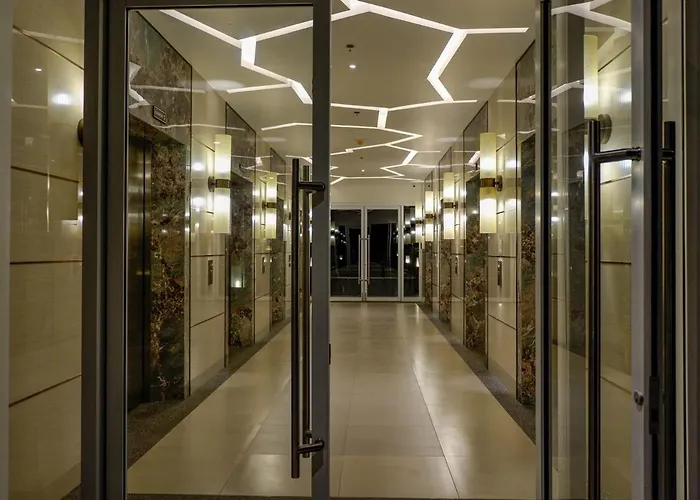 2br With Balcony And Pool Near Robinsons Pinas *
