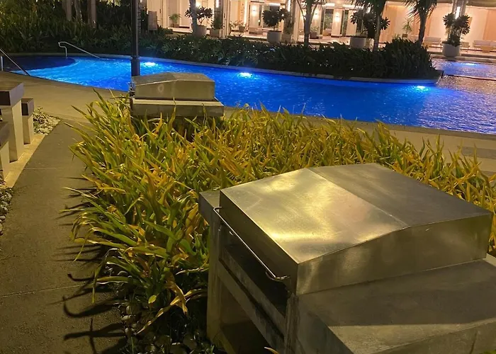2br With Balcony And Pool Near Robinsons Pinas