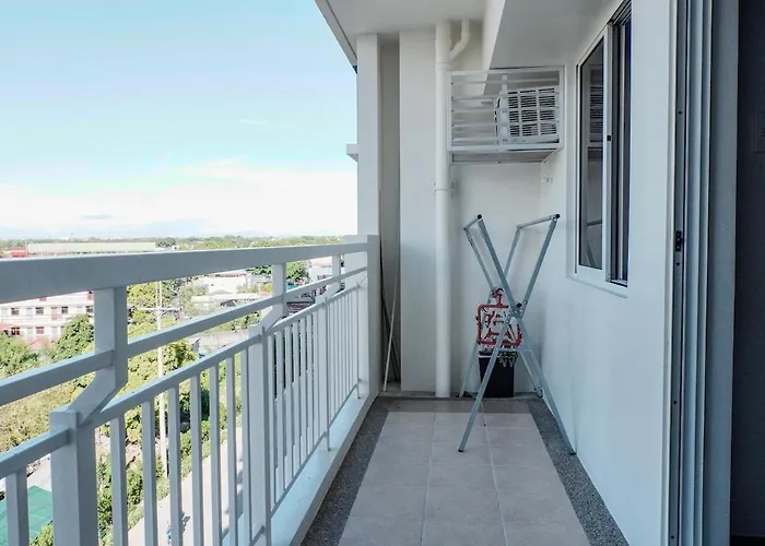 2br With Balcony And Pool Near Robinsons Pinas Appartement Manille