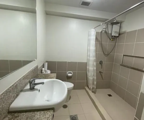 2br With Balcony And Pool Near Robinsons Pinas Manille