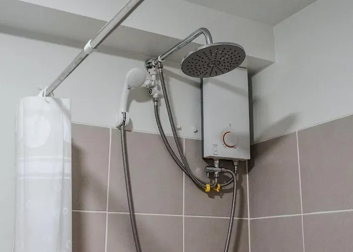 2br With Balcony And Pool Near Robinsons Pinas *