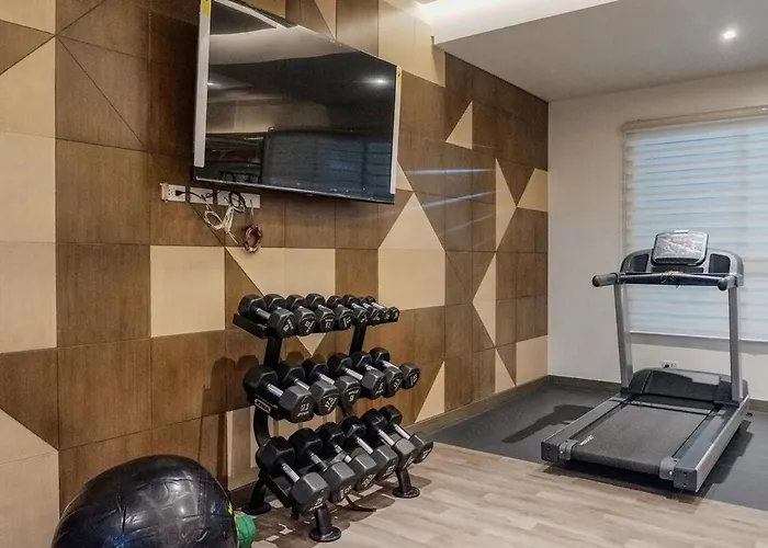 2br With Balcony And Pool Near Robinsons Pinas