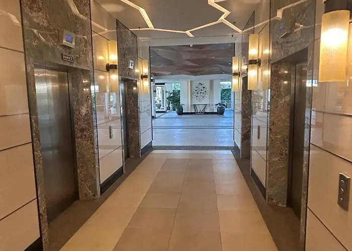 2br With Balcony And Pool Near Robinsons Pinas Manille